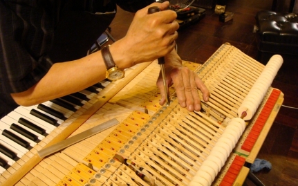 Mua piano cũ và những phụ kiện buộc phải có