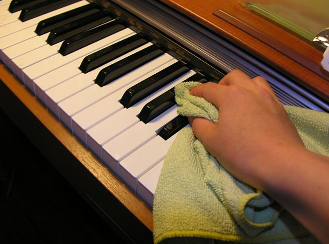 Cách bảo quản đàn piano cơ trong ngày nồm ẩm