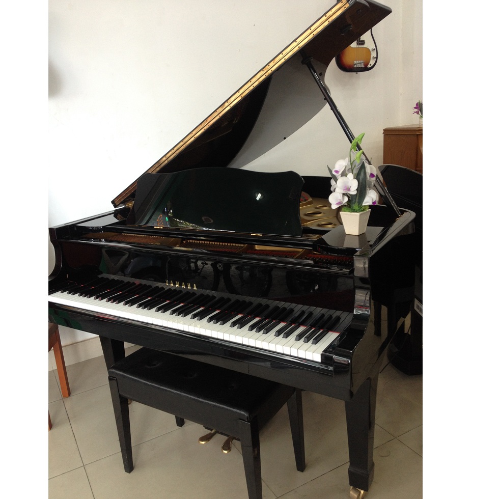 Piano Yahma G-2E